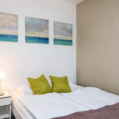 Apartment Ideal Max 6 Person Brand New *